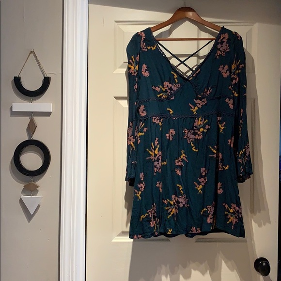 Long sleeve flowy dress - Picture 1 of 3